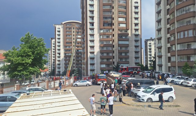 Ankara'da 14 katlı binada yangın; mahsur kalan anne ve oğlu kurtarıldı