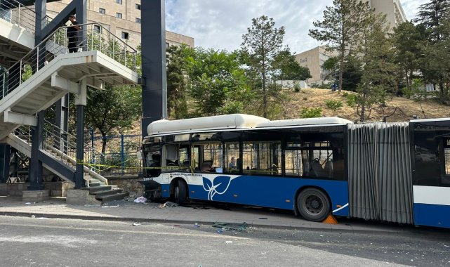 Ankara'da belediye otobüsünün karıştığı zincirleme kazada 26 kişi yaralandı