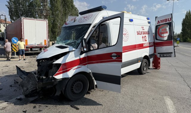 Ankara'da TIR ile ambulans çarpıştı: 5 yaralı