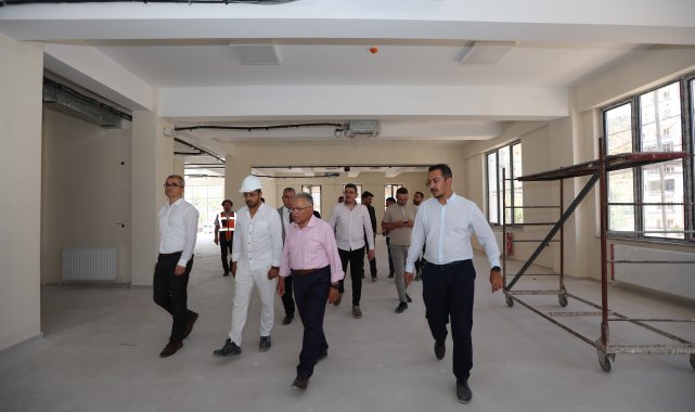 Başkan Büyükkılıç, Altınoluk Sosyal Yaşam Merkezi'nde incelemelerde bulundu