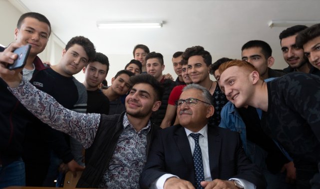 Başkan Büyükkılıç'tan üniversite öğrencilerine davet
