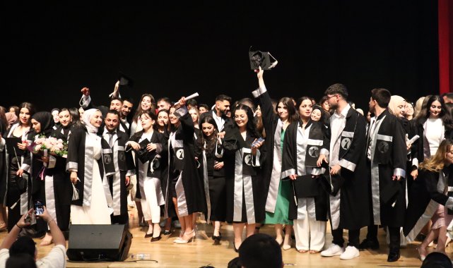 ERÜ İletişim Fakültesi 19'uncu dönem mezunlarını verdi