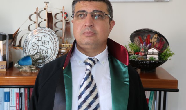 Görme engelli öğretmen, hukuk fakültesinden mezun olduktan 21 yıl sonra avukat oldu