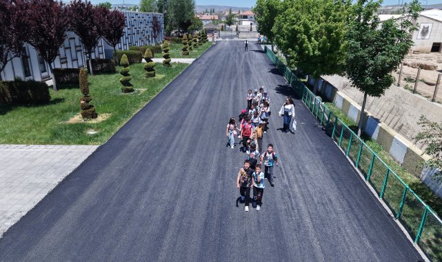 Hayvanat bahçesinin yürüyüş yolları yenilendi