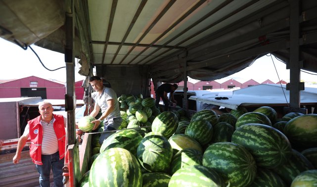 Kayseri'de ihtiyaç sahiplerine 17 ton karpuz dağıtıldı