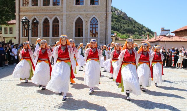 Nasreddin Hoca Şenliği, halk dansları gösterilerine sahne oldu