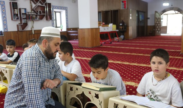Nevşehir'de 7 camide kur'an kursuna devam eden öğrencilere hediye paketi