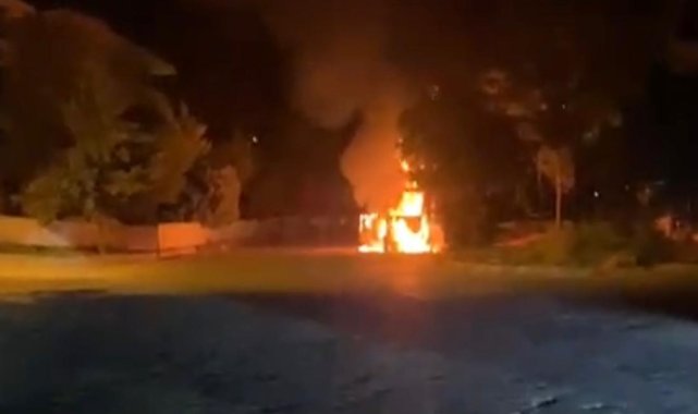 Nevşehir'de park halindeyken yanan otomobili itfaiye söndürdü