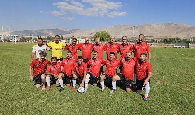 Niğde'de Ömer Halisdemir Masterler Futbol Turnuvası başladı