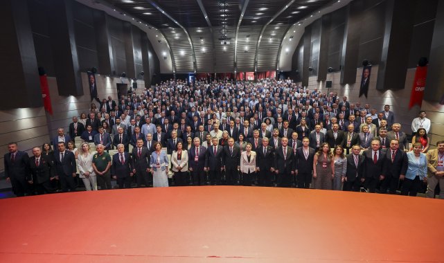 Özgür Özel, belediye başkanları ile bir araya geldi