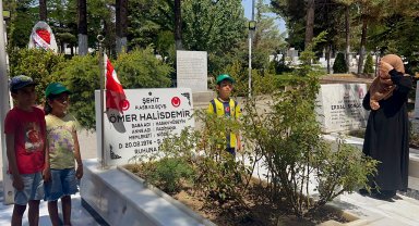 Şehadetinin 9'uncu yılında Ömer Halisdemir'in kabrine ziyaretçi akını