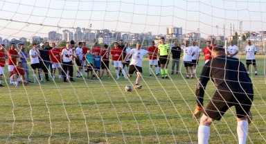 Şehit Ömer Halisdemir anısına Masterler Futbol Turnuvası düzenlendi