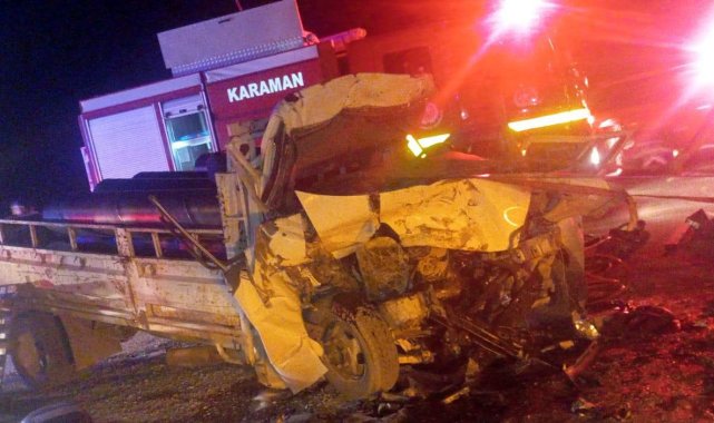 Karaman'da sürücüsünün uyuduğu öne sürülen kamyonet ile kamyon çarpıştı