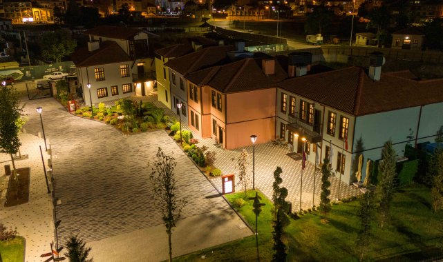 Tarihi tescilli konaklar, taşıma yöntemiyle turizme kazandırıldı