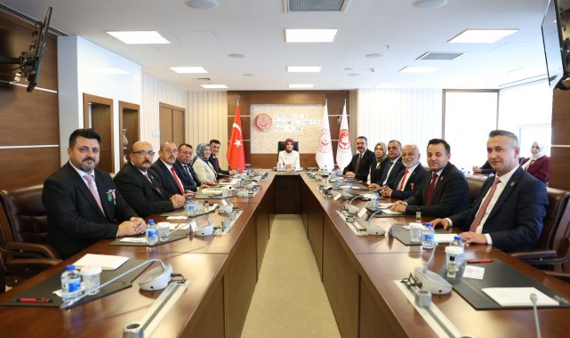 Bakan Göktaş, Türkiye Harp Malulü Gaziler, Şehit Dul ve Yetimleri Derneği üyelerini kabul etti