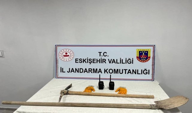 Eskişehir'de kaçak kazı; 2 gözaltı