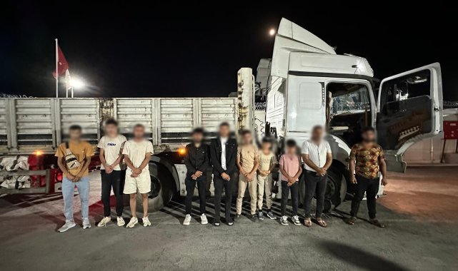 Konya'da TIR'da 9 göçmen yakalandı