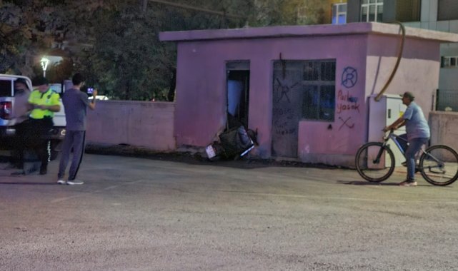 Motosikletiyle duvara çarpan sürücü yaralandı
