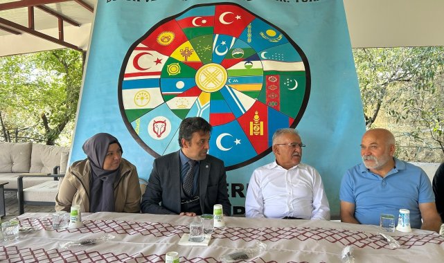 Başkan Büyükkılıç, Türk Dünyası'nın genç temsilcileri ile buluştu