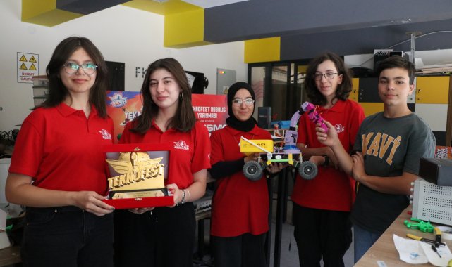 Engebeli arazide hedefleri toplayan robot projesiyle TEKNOFEST'te birinci oldular