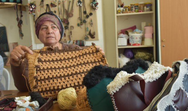 Kadın üreticiler, atık kağıtları sepete dönüştürdü