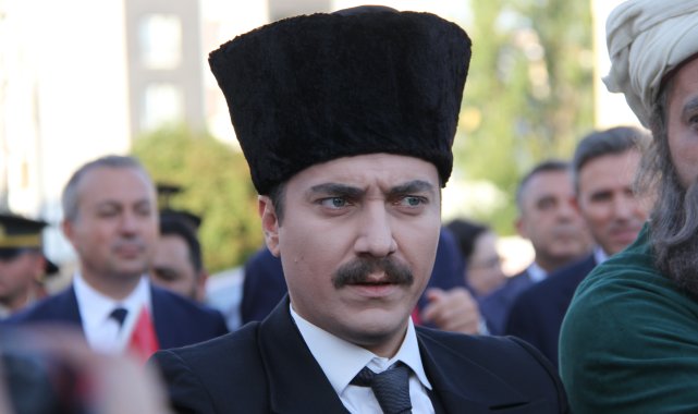 Sivas Kongresi'nin 106'ncı yılında Atatürk'ün kente gelişine temsili canlandırma