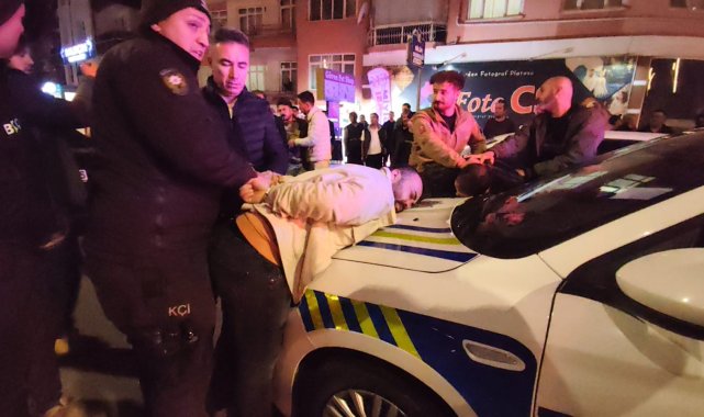 Alkollü sürücü kimlik isteyen şube müdürüne tekme attı