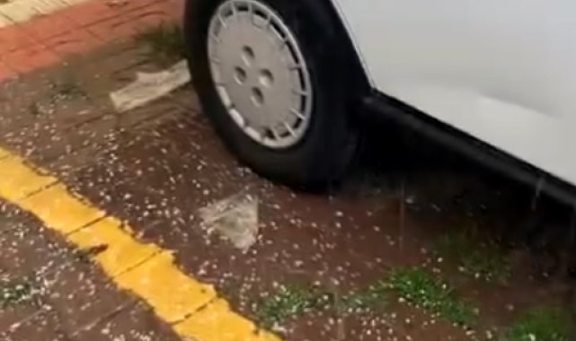 Ankara'da 2 ilçede dolu yağdı