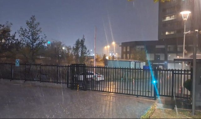 Ankara'da gök gürültülü sağanak etkili oldu