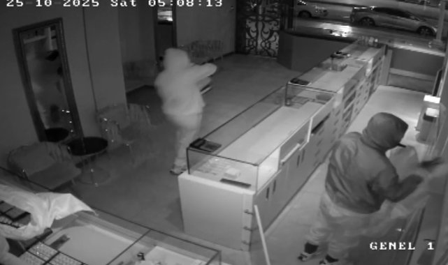 Ankara'da kuyumcudan 7 kilo altın çalındı; o anlar kamerada