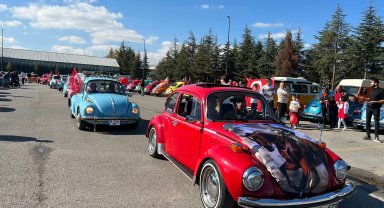 Ankara'da vosvos korteji ile Cumhuriyet kutlaması