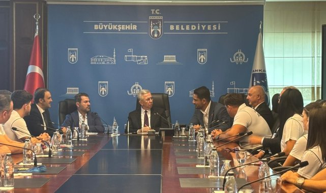 ASKİ Spor'un dünya şampiyonları, Mansur Yavaş'ı ziyaret etti