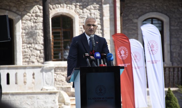 Bakan Ersoy: Halk kütüphanelerimizi çok işlevli merkezler haline getiriyoruz