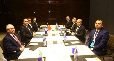 Bakan Kacır'dan Bakü'de diplomasi trafiği