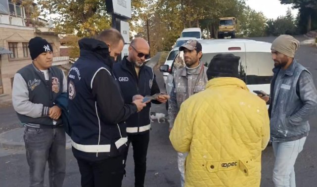 Bakan Yerlikaya: 783 düzensiz göçmen ile 169 organizatör yakalandı