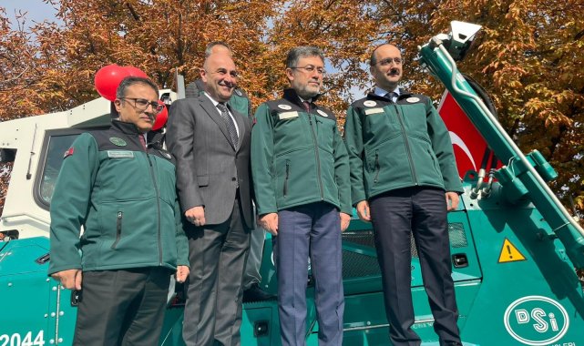 Bakan Yumaklı: DSİ'deki dozer sayımız 245'e yükseldi