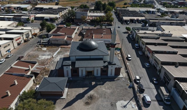 Başkan Büyükkılıç, cami inşaatında incelemelerde bulundu