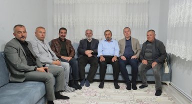 Başkan Uzun, halk otobüsünde hakarete uğrayan şehit babasını ziyaret etti