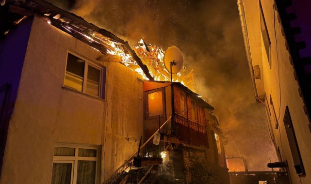 Çankırı'da 3 ev ve 4 samanlık yandı