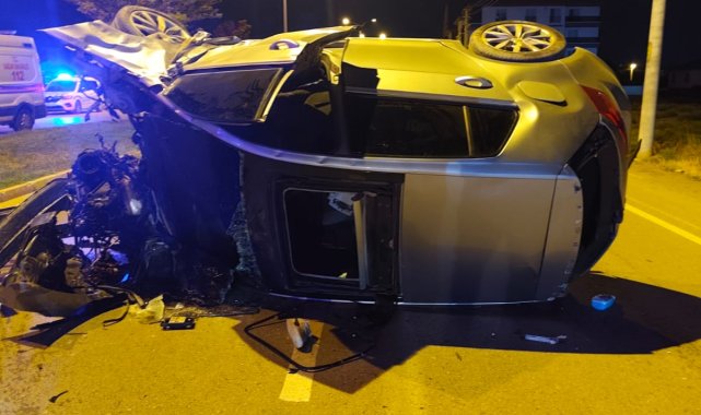 Elektrik direğine çarpan otomobilin sürücüsü öldü