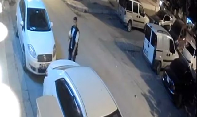 Hırsızlık anı çalınan güvenlik kamerası tarafından kaydedildi