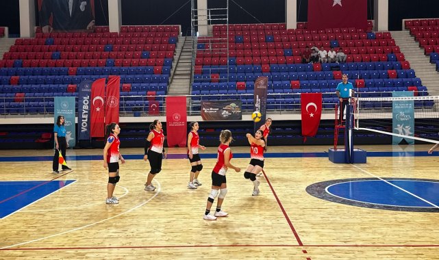 Kadın öğretmenler, Kamu Spor Oyunları'nda şampiyon oldu