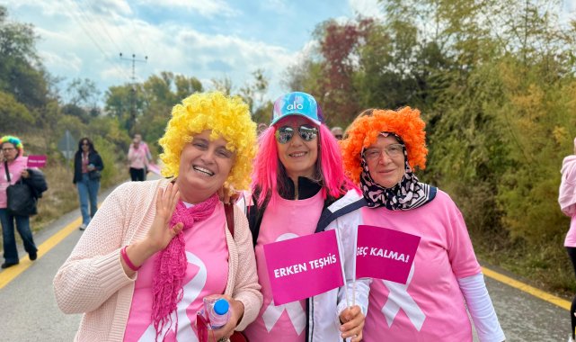 Kanseri yenen ve mücadele eden hastalardan 'pembe yürüyüş'
