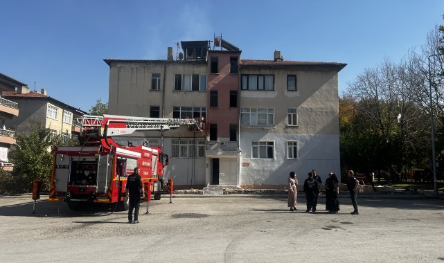 Kayseri'de 2 katlı binada yangın