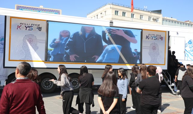 Kayseri'de 'Mobil Dijital Gençlik Merkezi' TIR'ı açıldı