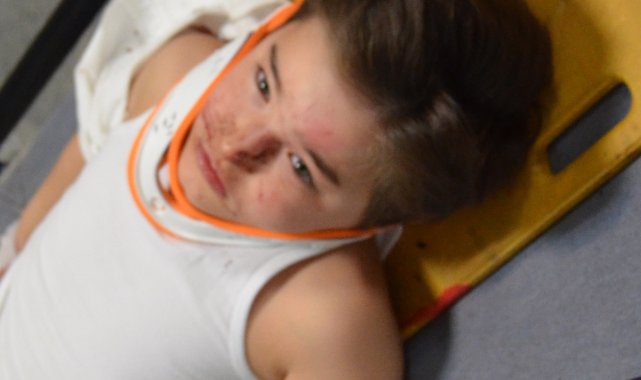 Kazada yaralanan anne ve oğlunu taşıyan ambulans, otomobille çarpıştı