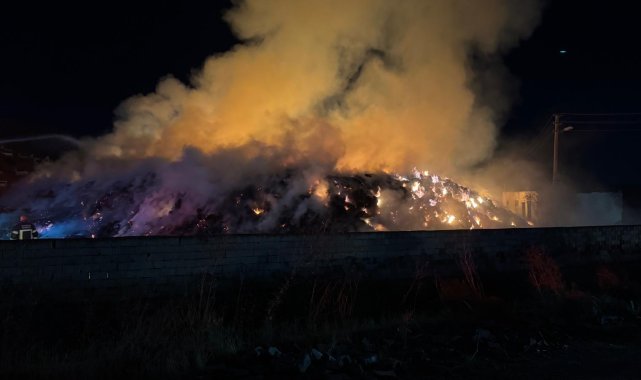 Kırıkkale'de yaklaşık 600 ton saman balyası alev alev yanıyor