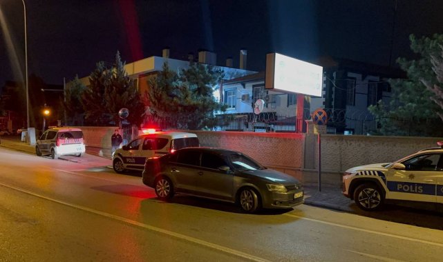 Kuzenini taciz ettiği öne sürülen kişiyi, polis merkezinde bıçaklayarak öldürdü
