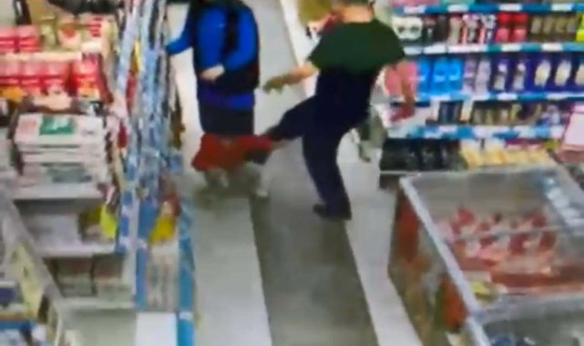 Markette çocuğunu teklemeyen babaya gözaltı