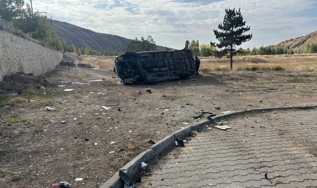Minibüs, istinat duvarından düştü: 4 yaralı